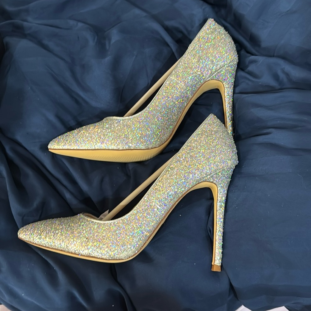 BNIB Silver Holographic Party Heels Size 9